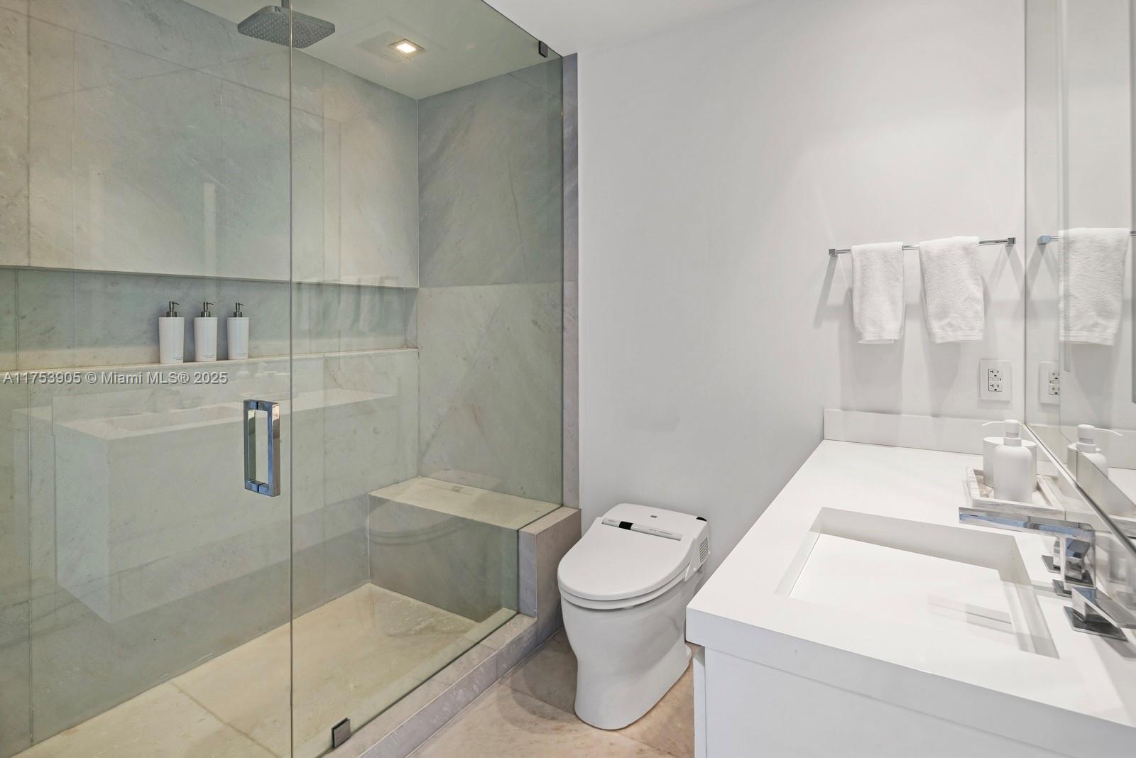CONTINUUM ON SOUTH BEACH - Residential