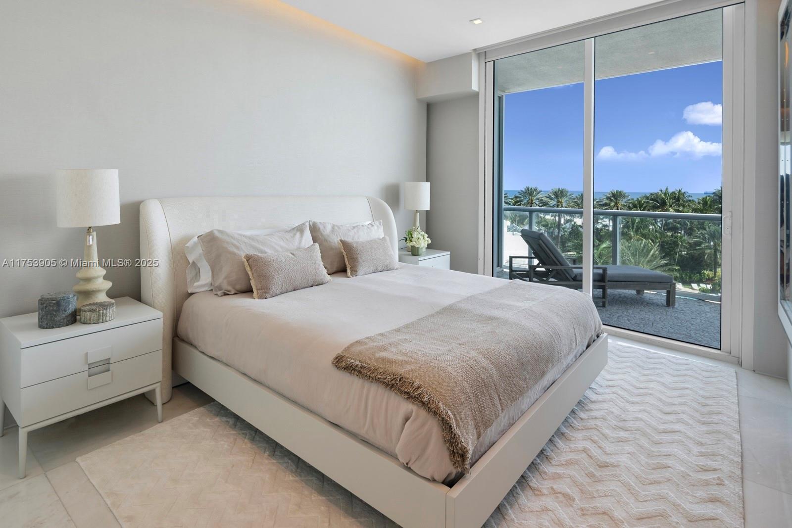 CONTINUUM ON SOUTH BEACH - Residential
