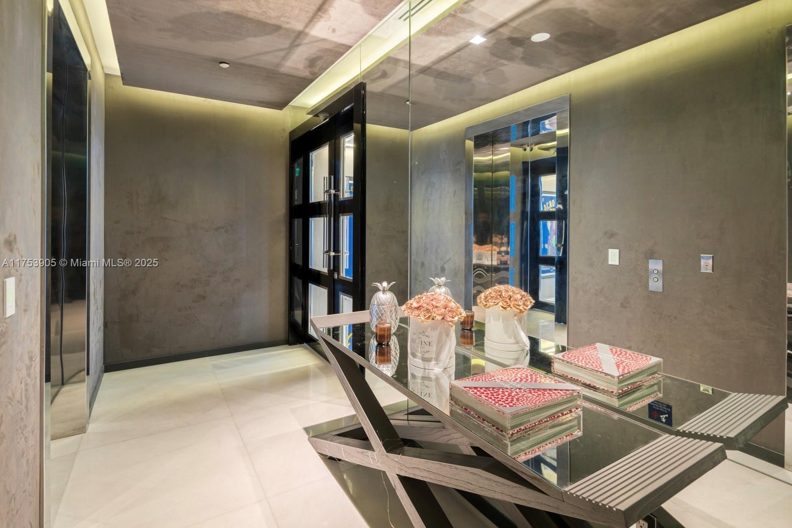 CONTINUUM ON SOUTH BEACH - Residential