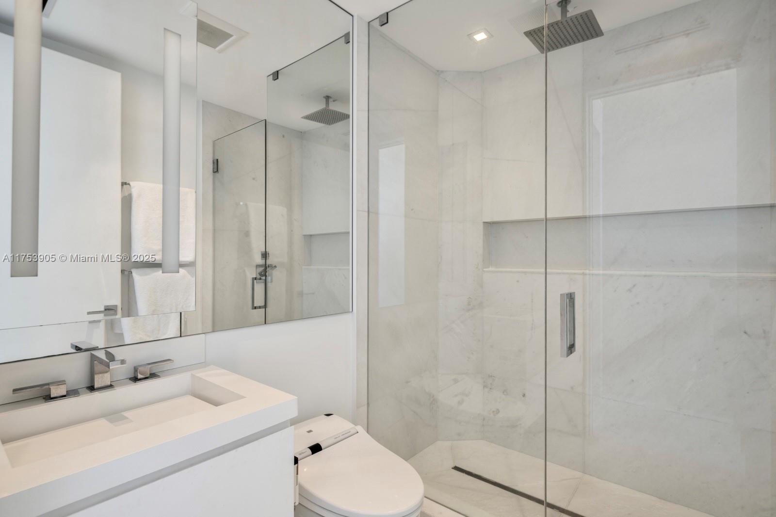 CONTINUUM ON SOUTH BEACH - Residential