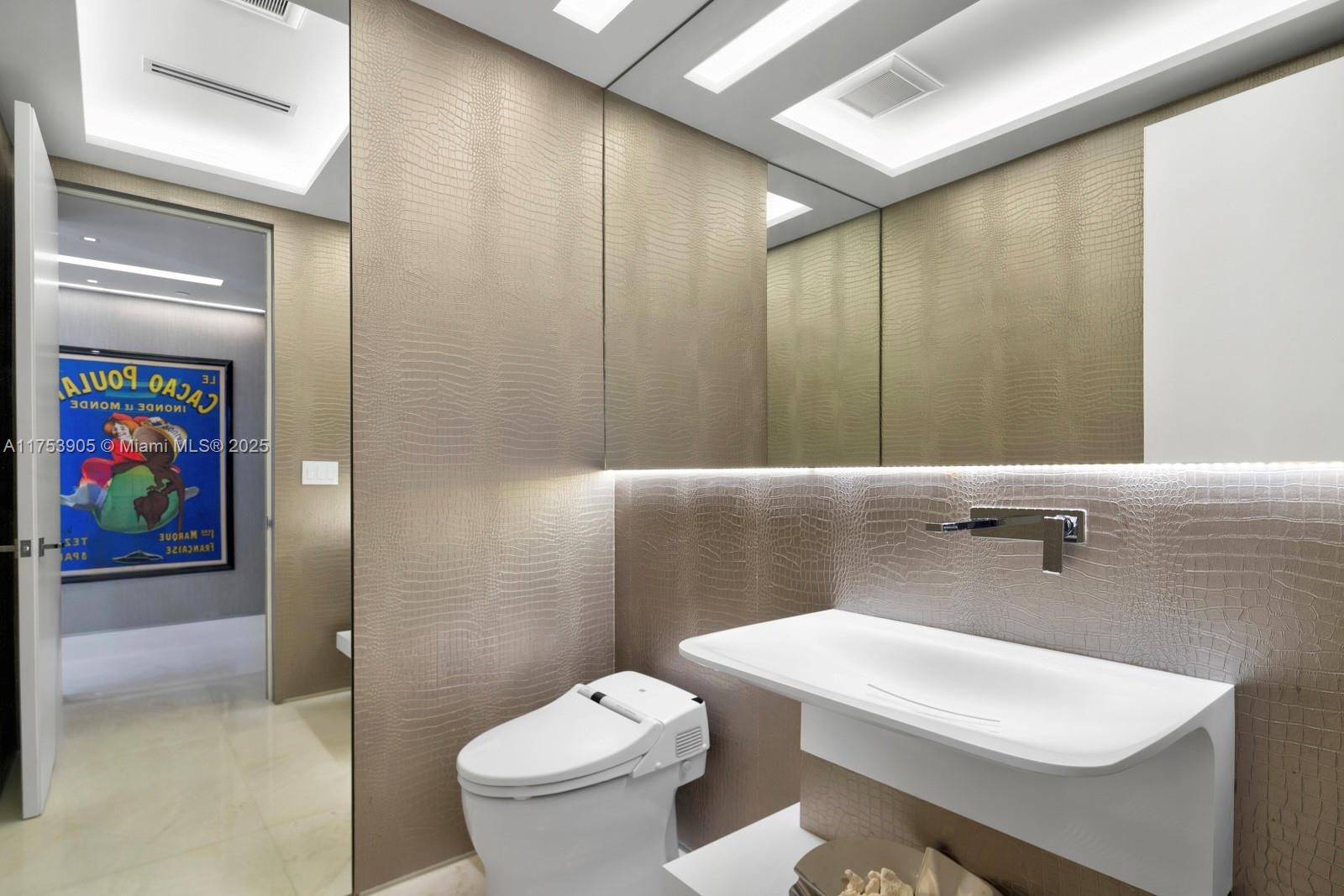 CONTINUUM ON SOUTH BEACH - Residential