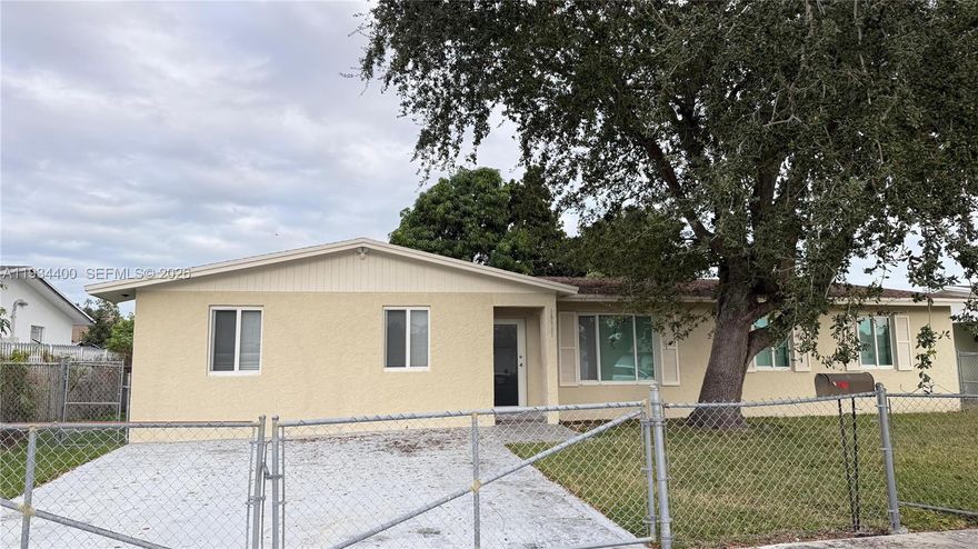 ***** Investor gem!!!!!  6-bed, 3-bath single-family home in South Miami Heights featuring a newer roof. Impact windows/doors, porcelain tile floors, new washer/dryer, and a spacious backyard. Excellent rental or income-producing opportunity with no HOA *****
