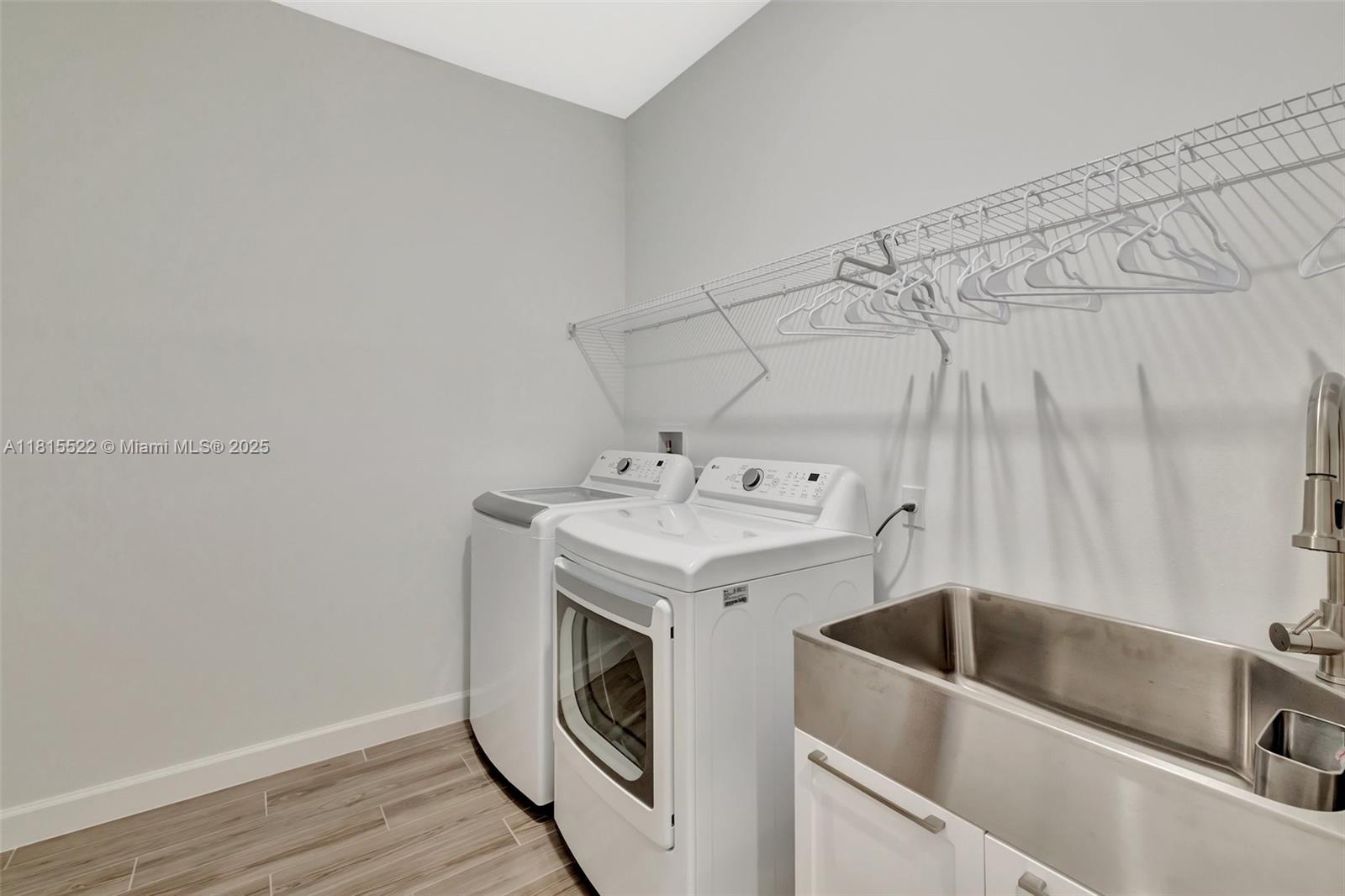 TELARO AT SOUTHERN GROVE - Residential