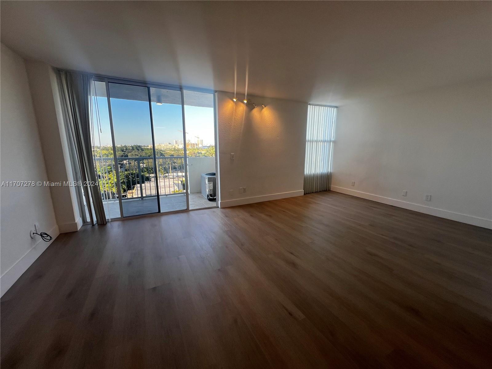 Photo 1 of 2020 Ne 135th St 811, North Miami, Florida, $250,000, Web #: 11707278