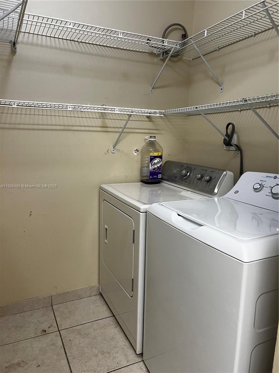 ROYAL POINCIANA CONDO - Residential Lease