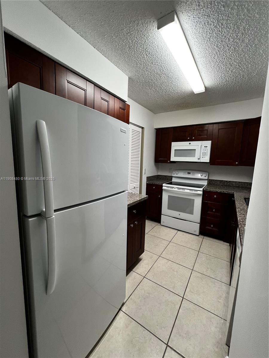 ROYAL POINCIANA CONDO - Residential Lease