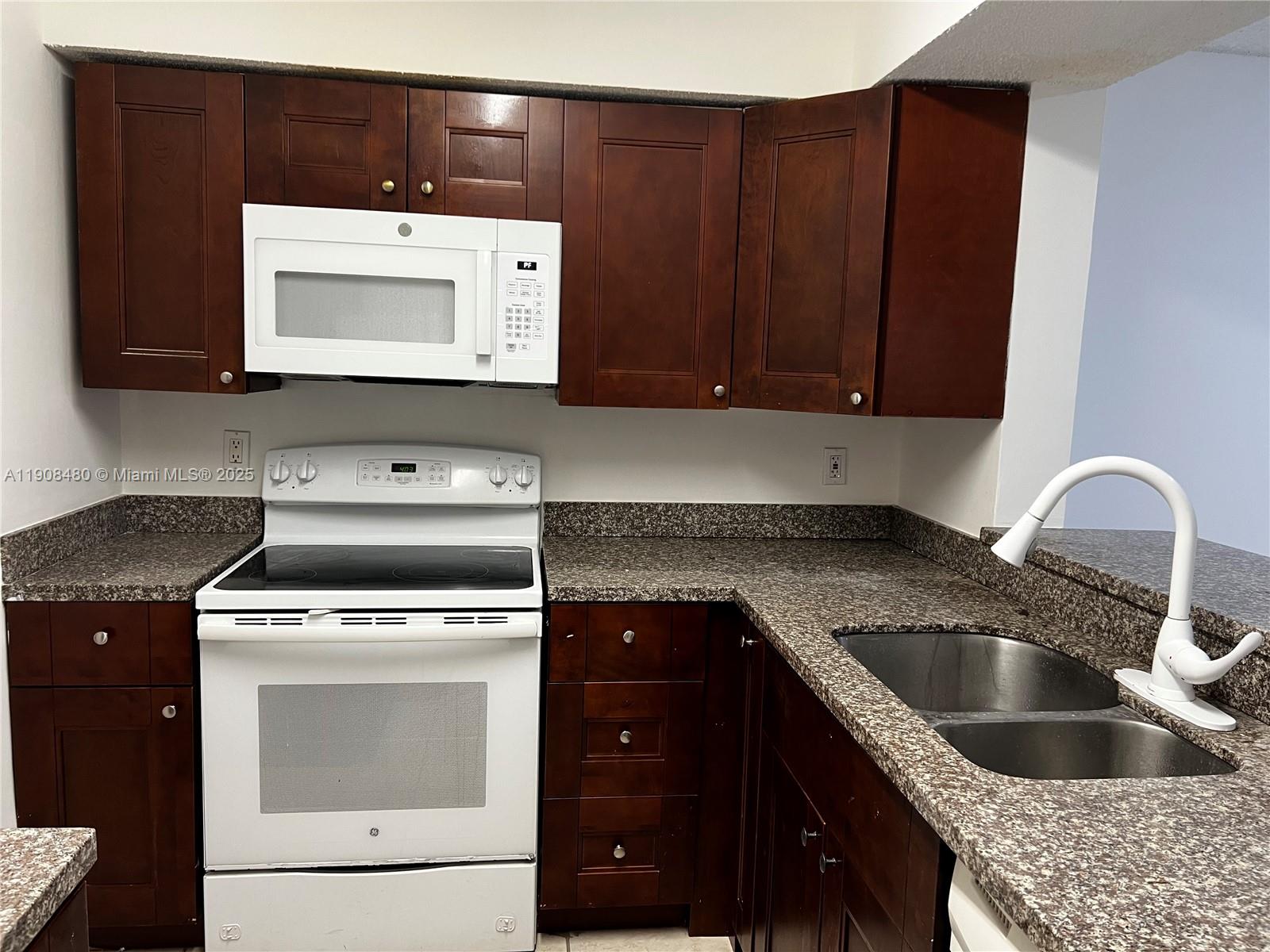 ROYAL POINCIANA CONDO - Residential Lease