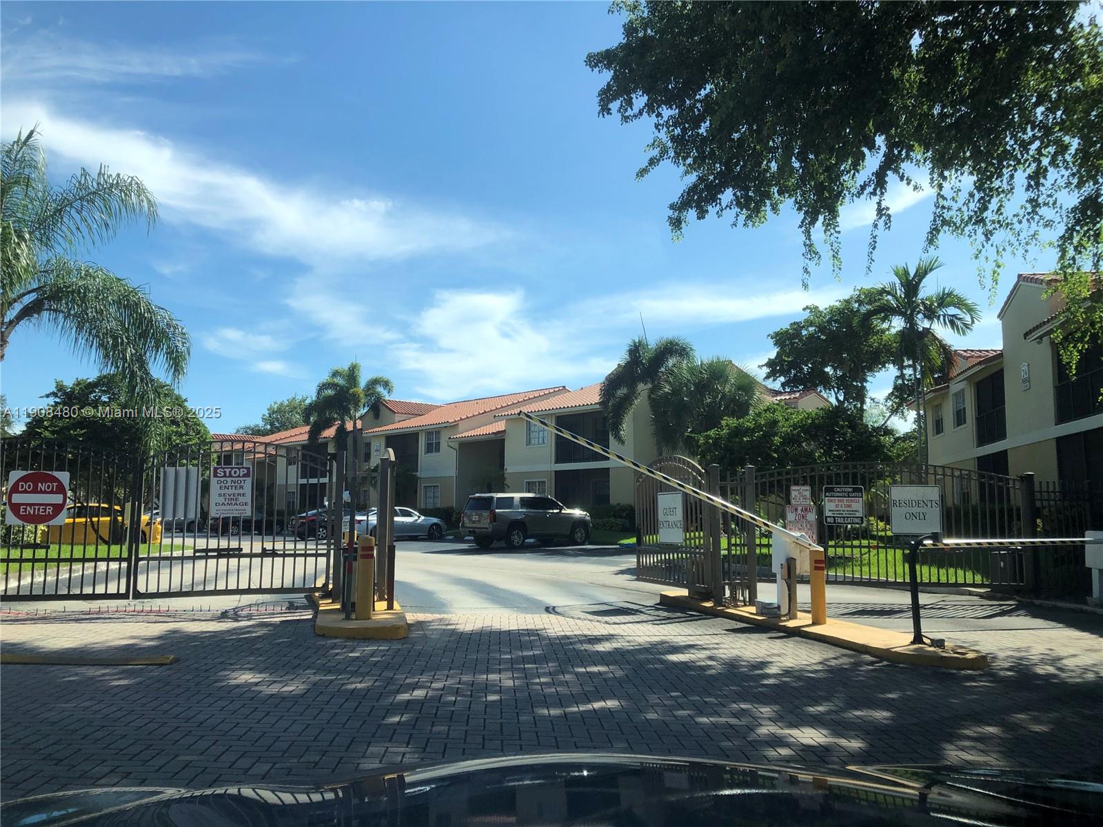 ROYAL POINCIANA CONDO - Residential Lease