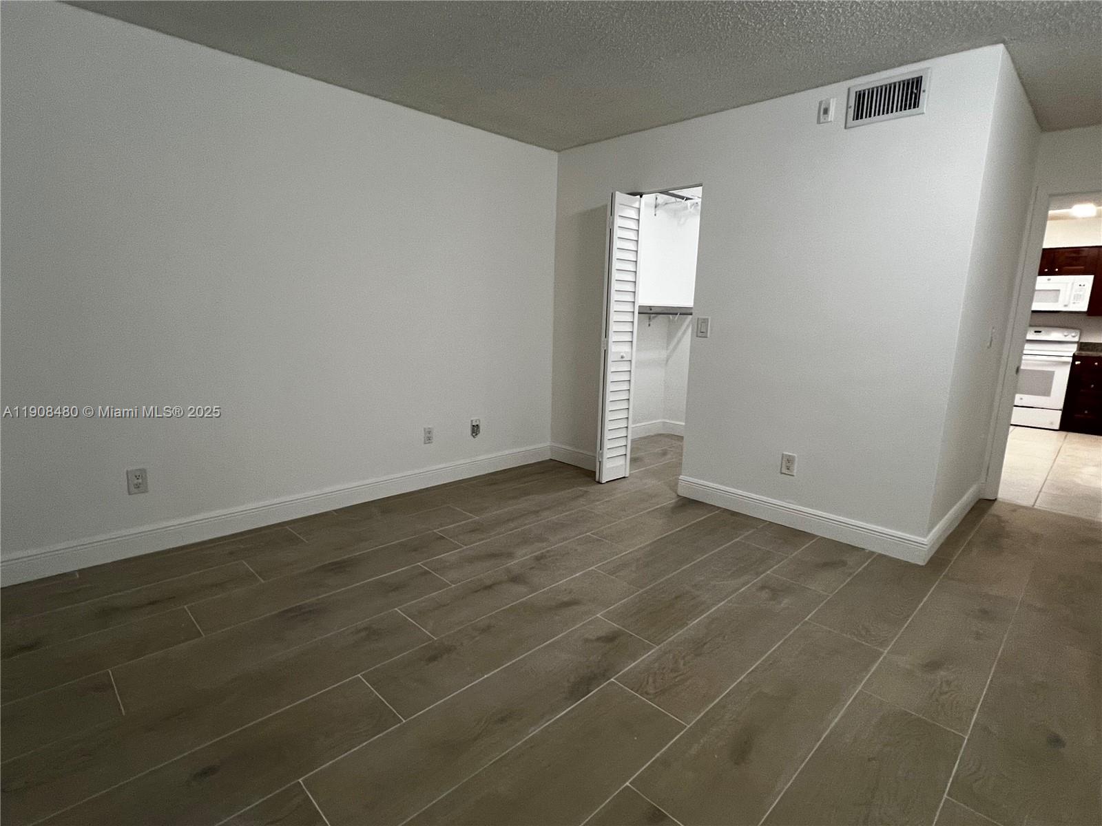 ROYAL POINCIANA CONDO - Residential Lease