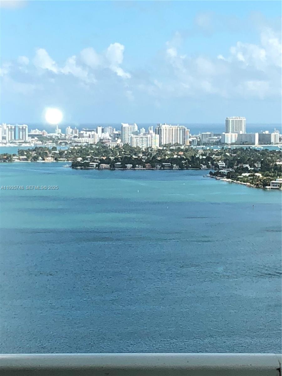 1900 N Bayshore Dr 3305