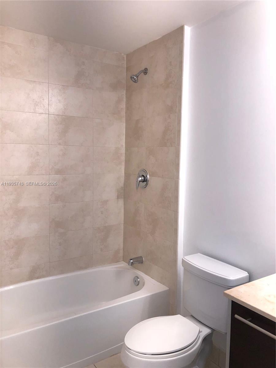 1900 N Bayshore Dr 3305