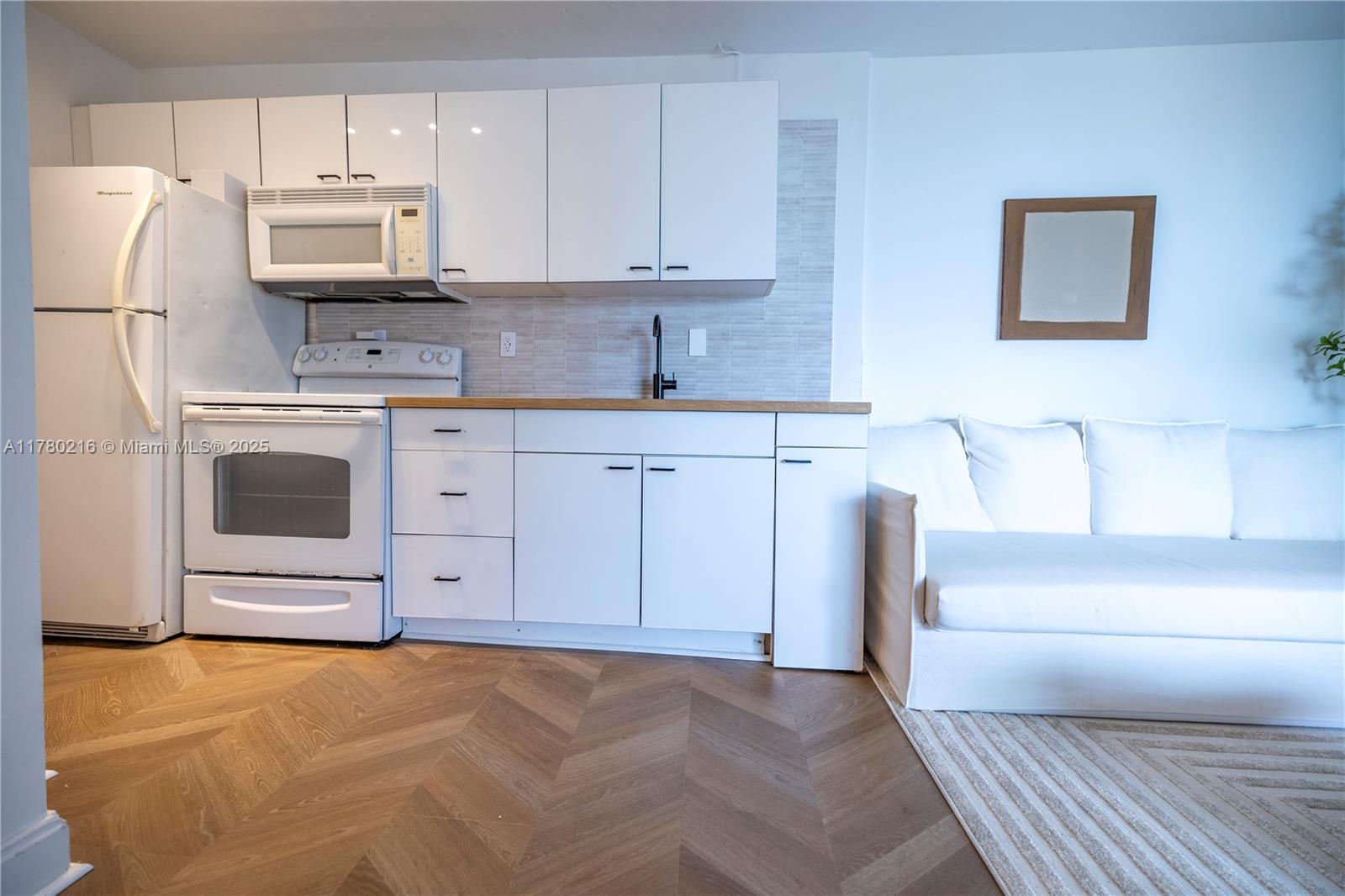 1255 Collins Ave 604