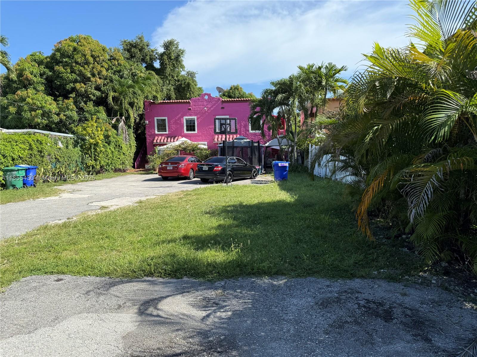 Two-story duplex in a prime central Miami location, featuring two 1 bed / 1 bath units—one upstairs and one down. Great potential for creative updates and smart use of space. Perfect for first-time buyers looking to invest while living in one unit, or for investors seeking long-term value in a high-demand area. Convenient to major roads, transit, and local amenities.