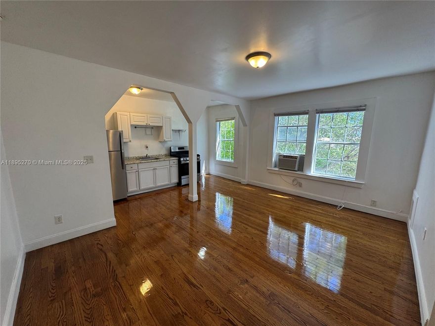 Beautiful and spacious studio apartment in the best location in Design District, walking distance to shops, cafe's, and restaurants. Forget all the fees other buildings charge, we include water, sewer, and trash in the rent. imagine this: Your backyard is the famous Upper Buena Vista cafe, just take a 1 minute walk to have a tasty coffee in this beautiful outdoor zen like cafe where you can work and meet friends. Give us a call today!
