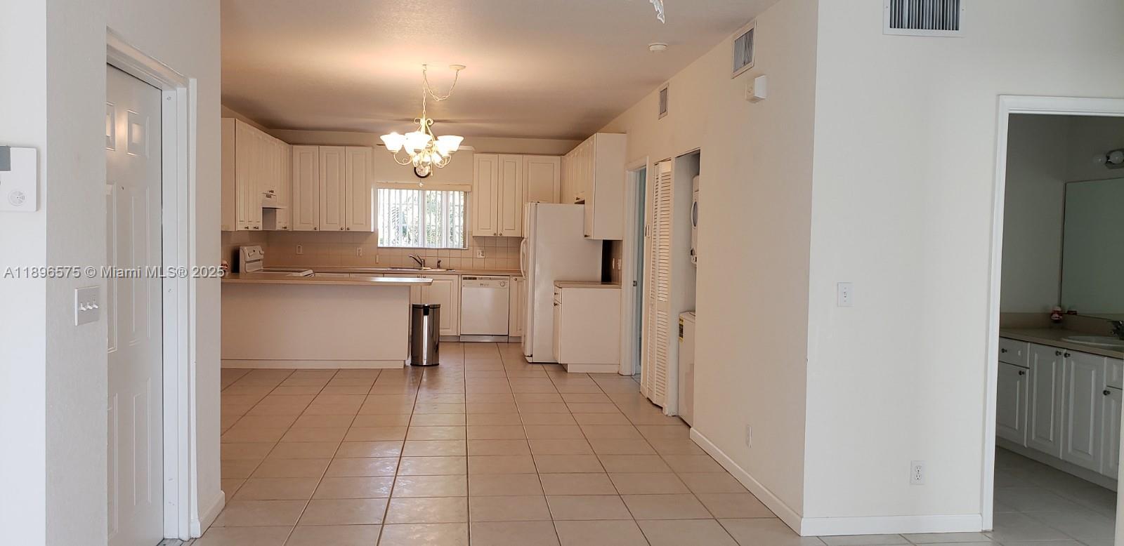 WASHINGTON PALMS CONDO - Residential Lease