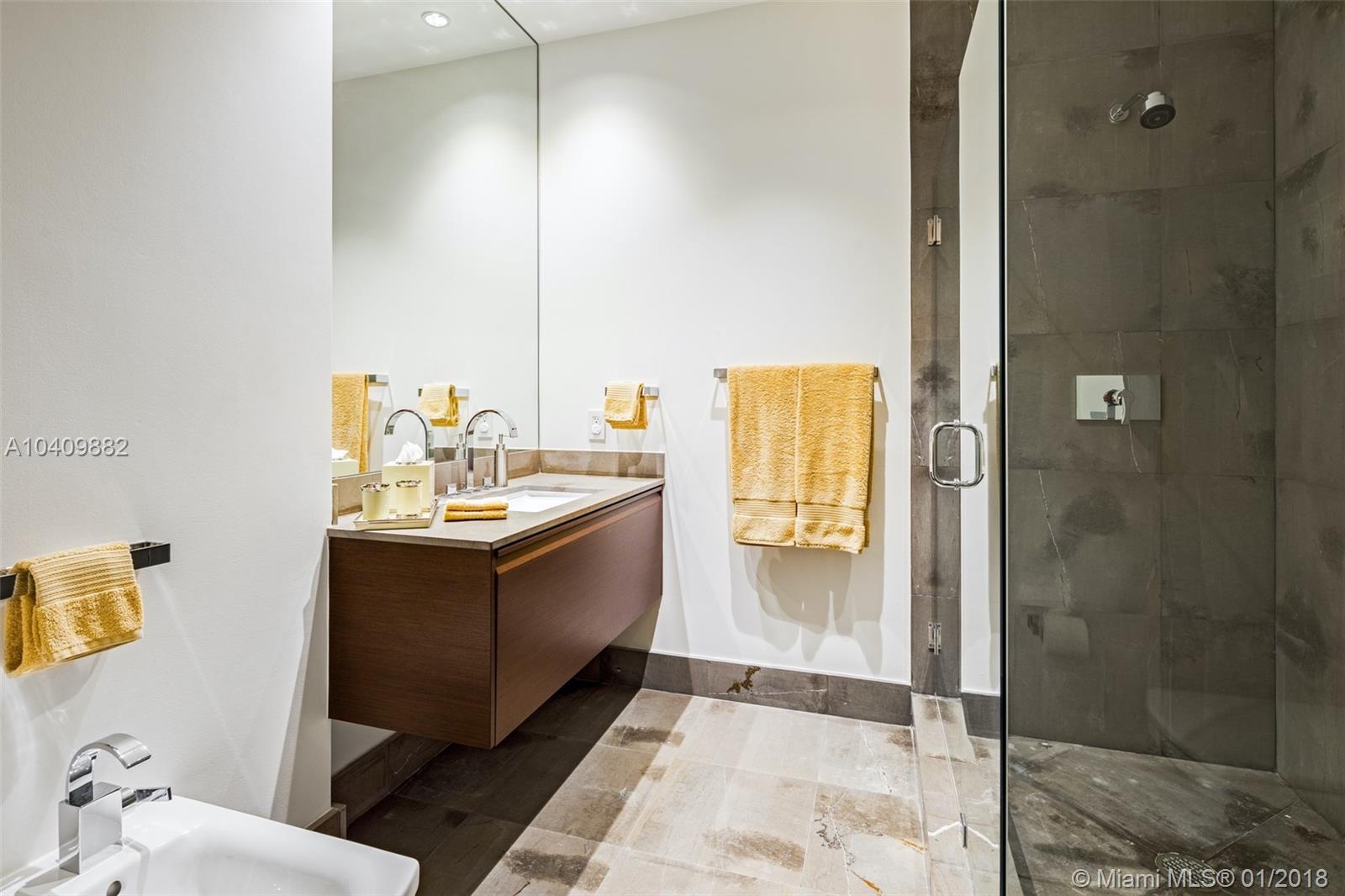 APOGEE CONDO - Residential