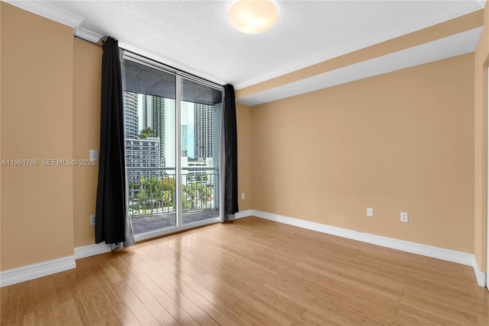 1800 BISCAYNE PLAZA CONDO - Residential