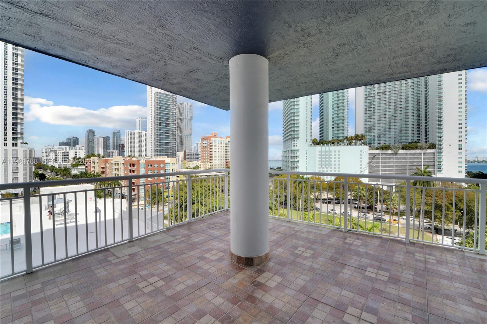 1800 BISCAYNE PLAZA CONDO - Residential