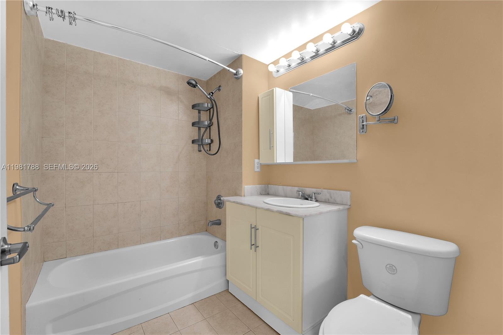 1800 BISCAYNE PLAZA CONDO - Residential