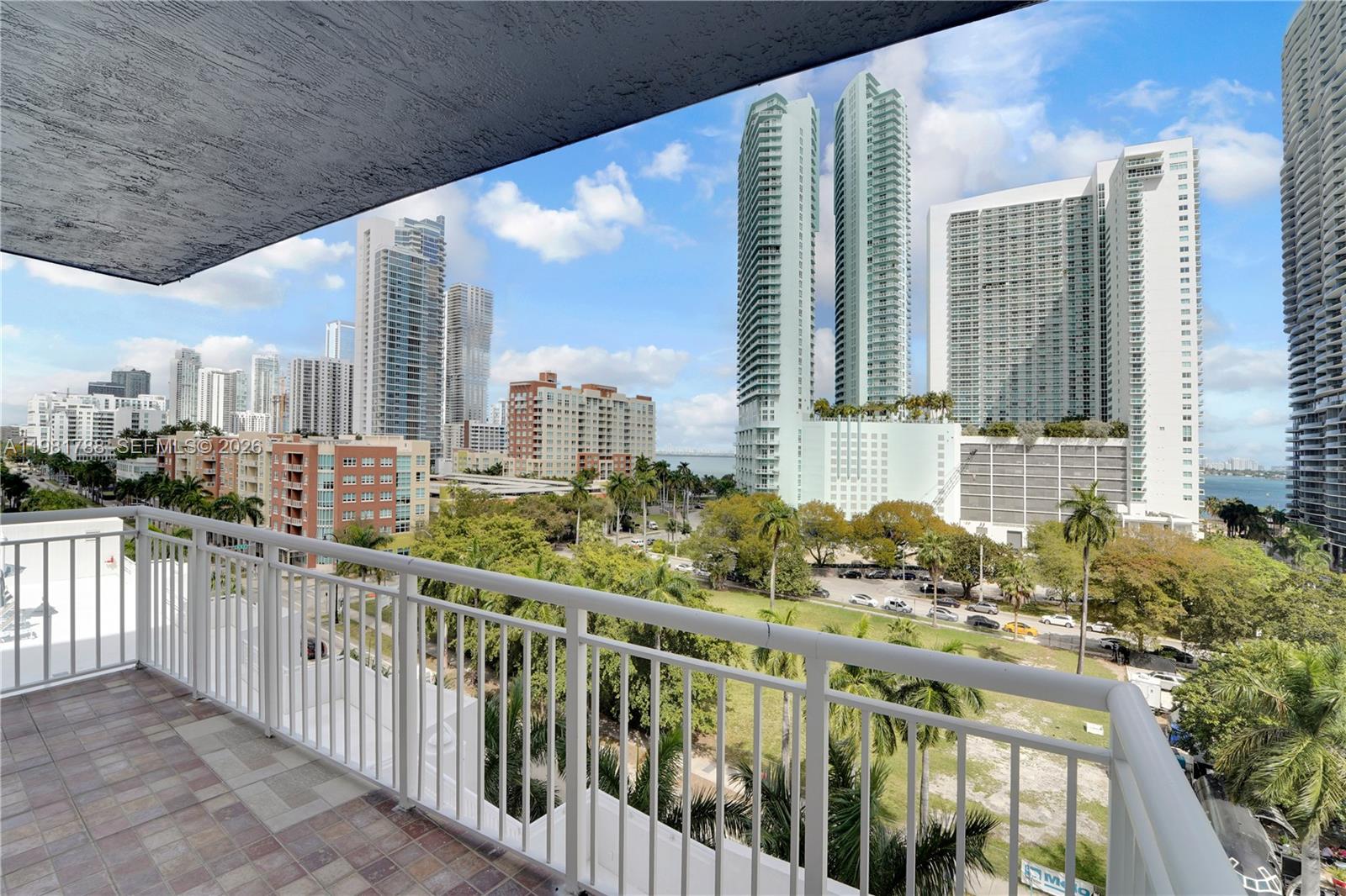 1800 BISCAYNE PLAZA CONDO - Residential