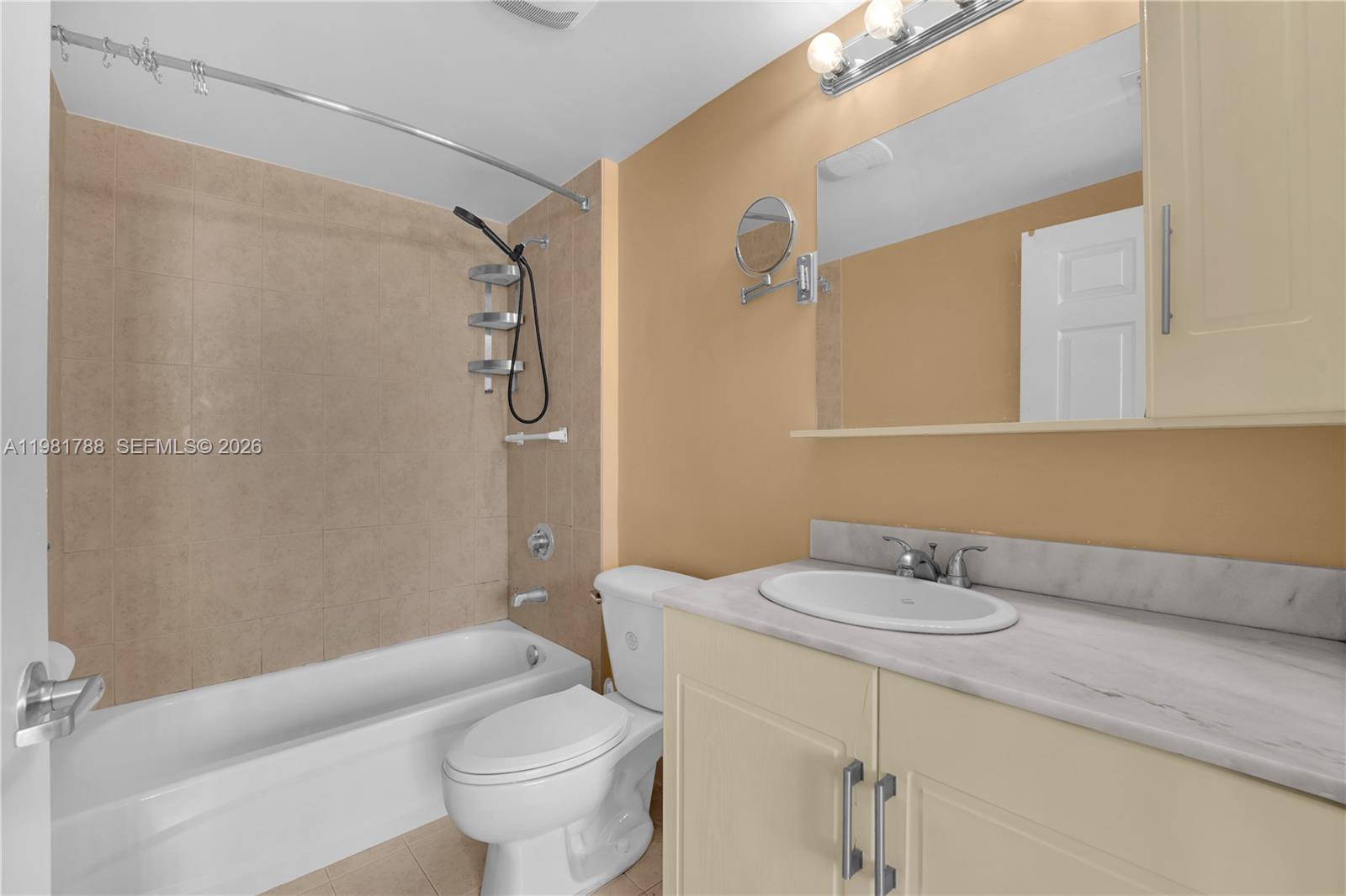 1800 BISCAYNE PLAZA CONDO - Residential