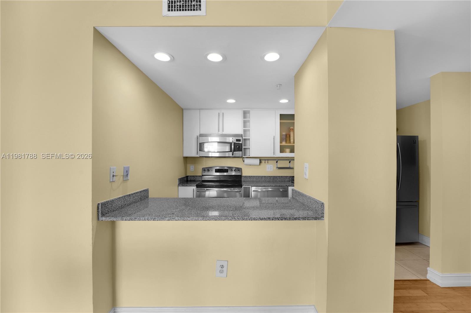 1800 BISCAYNE PLAZA CONDO - Residential