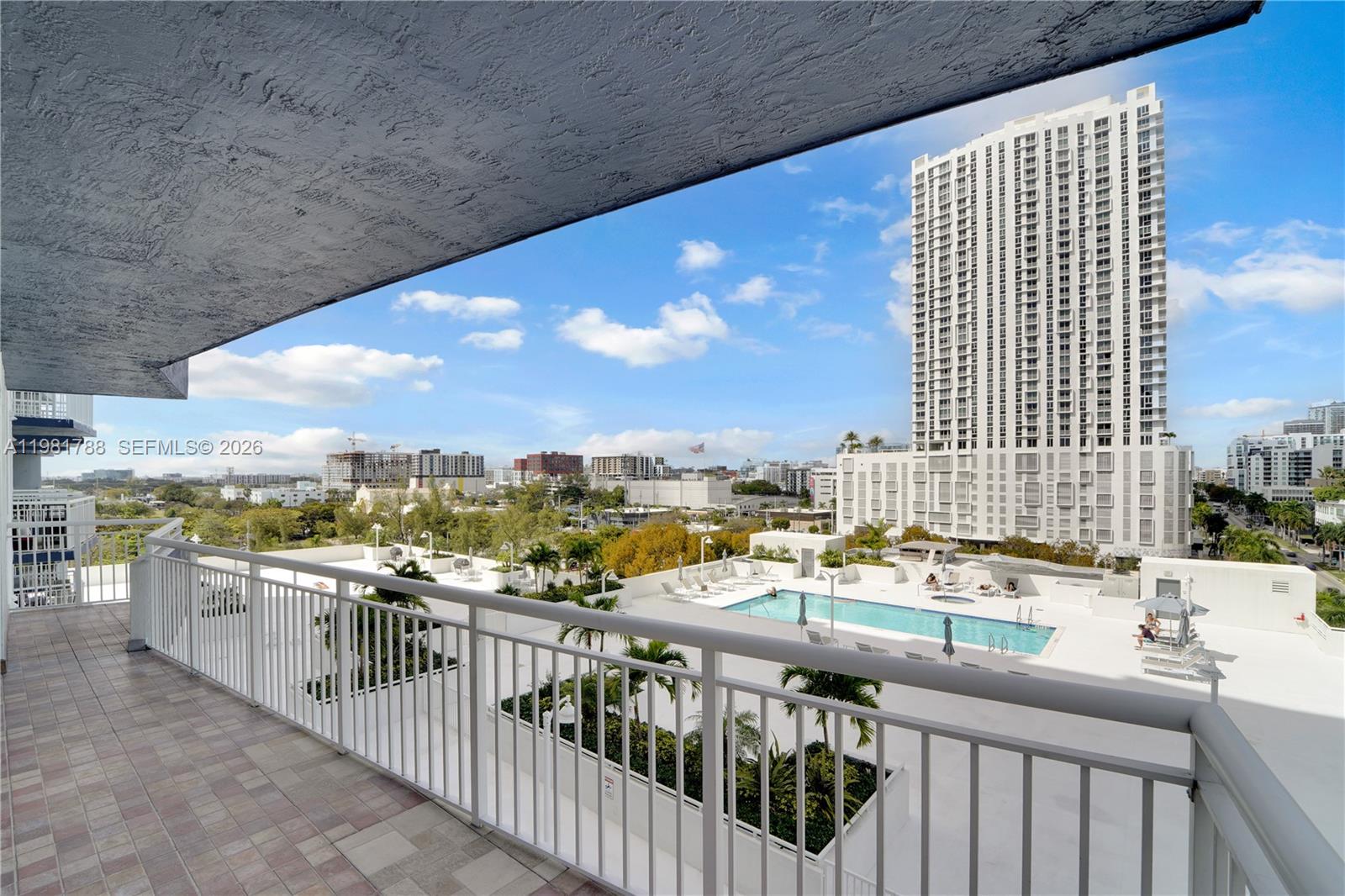 1800 BISCAYNE PLAZA CONDO - Residential