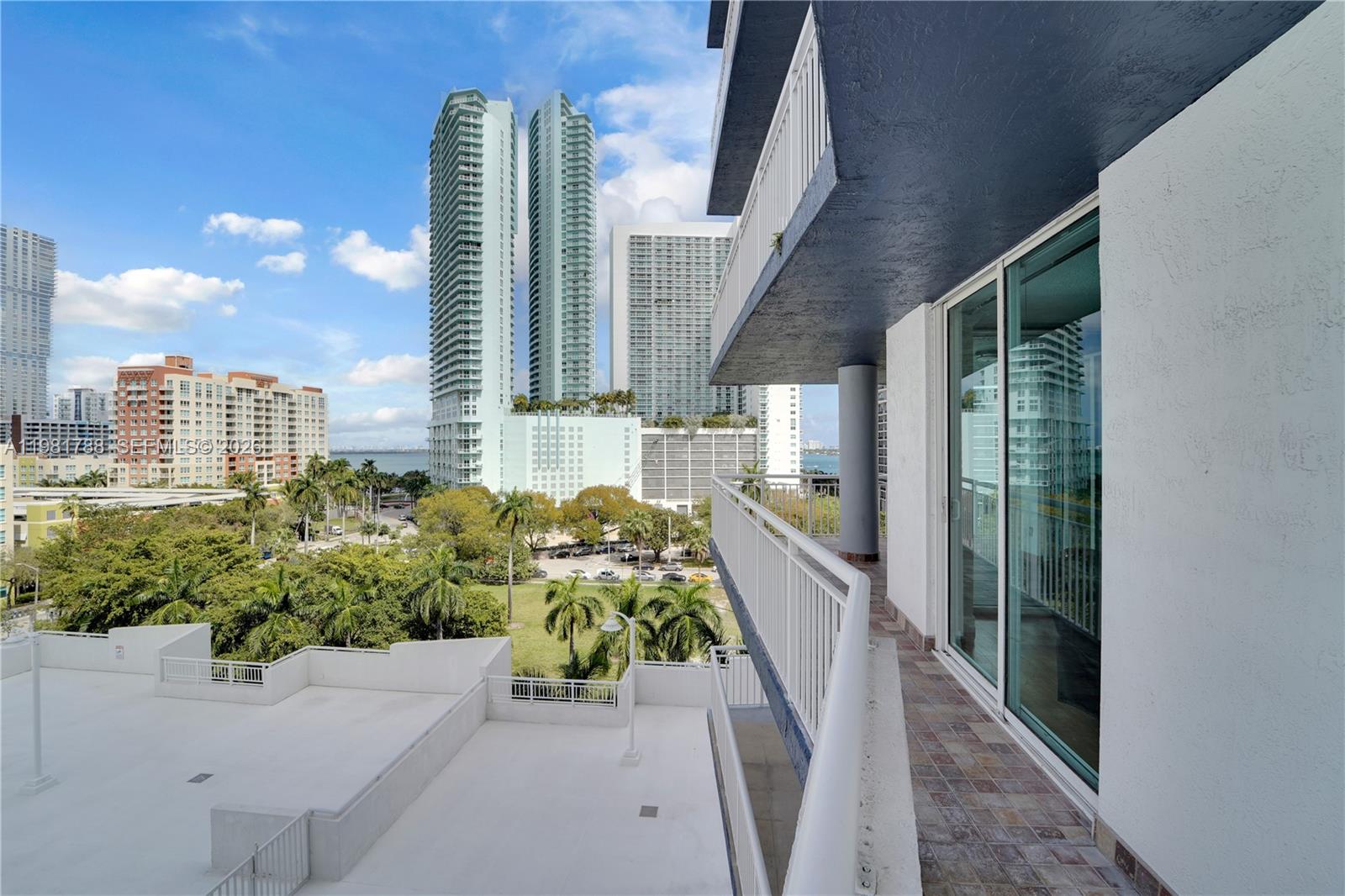 1800 BISCAYNE PLAZA CONDO - Residential
