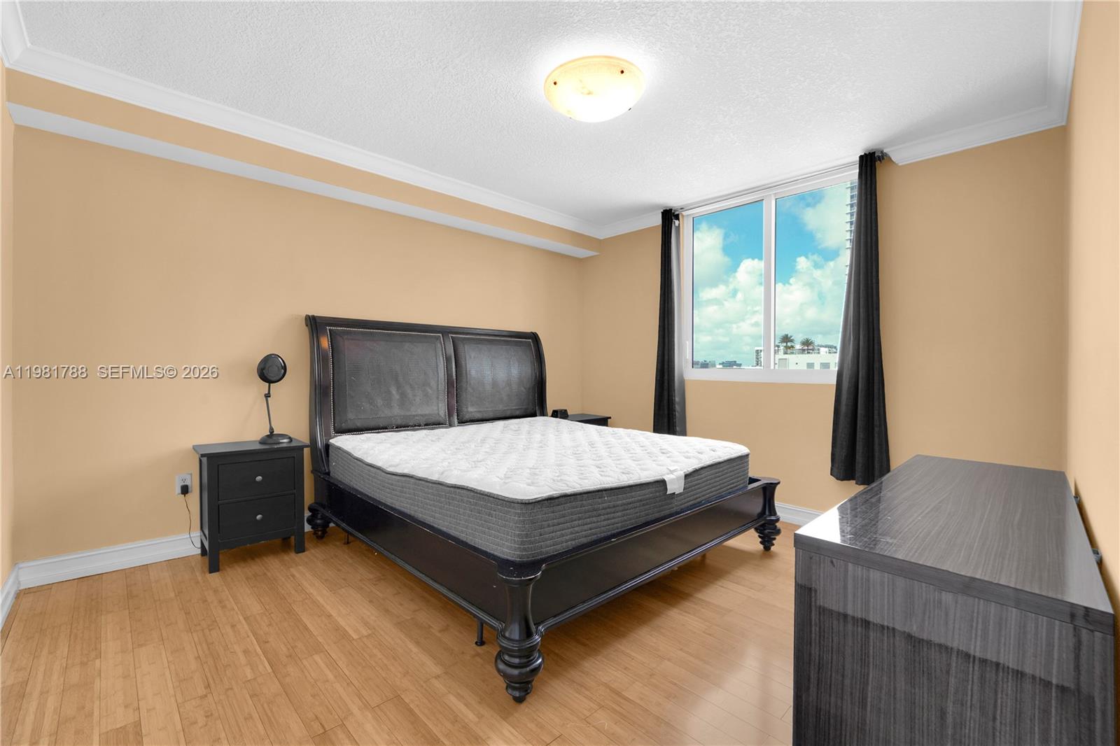 1800 BISCAYNE PLAZA CONDO - Residential