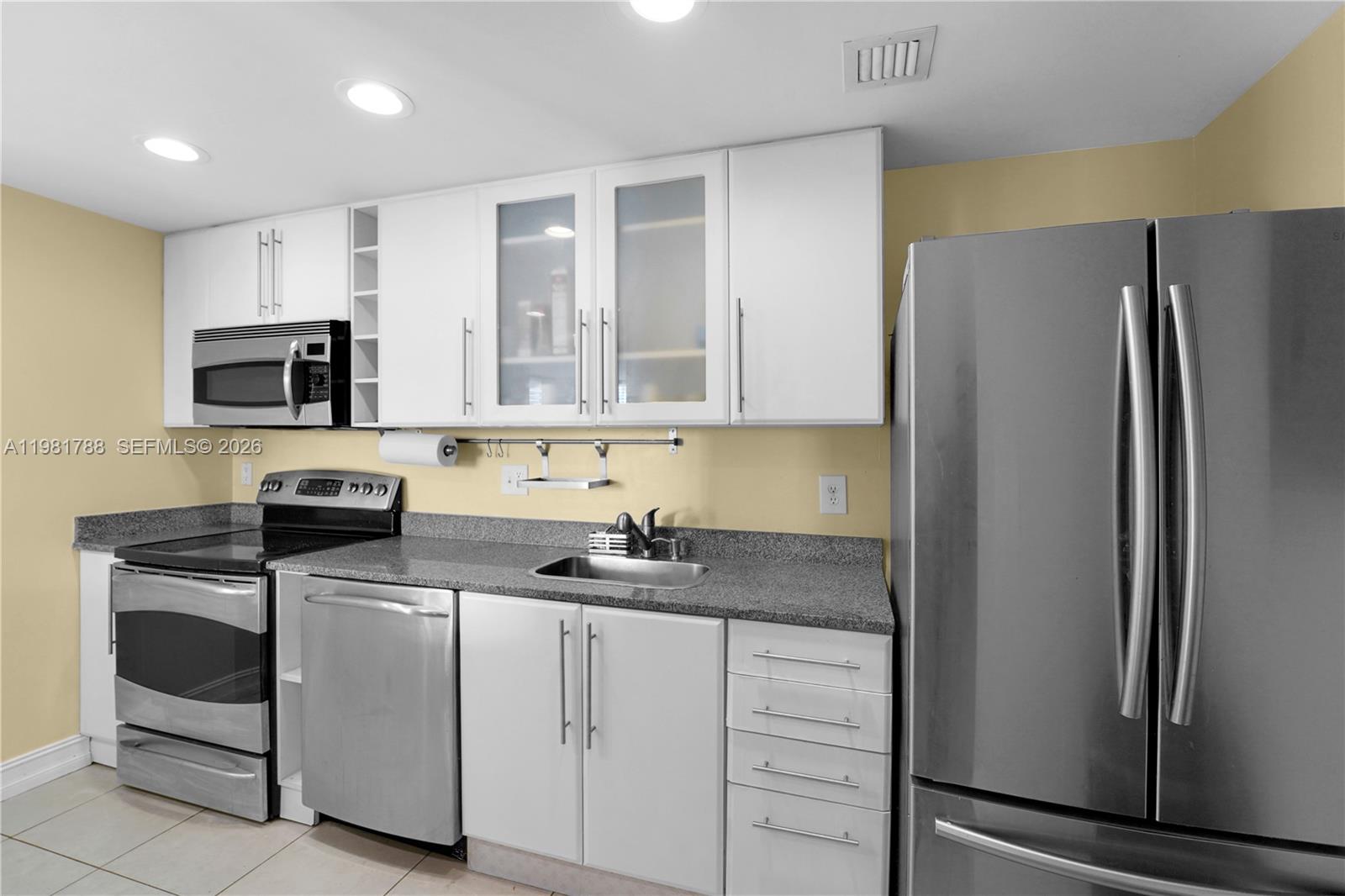 1800 BISCAYNE PLAZA CONDO - Residential