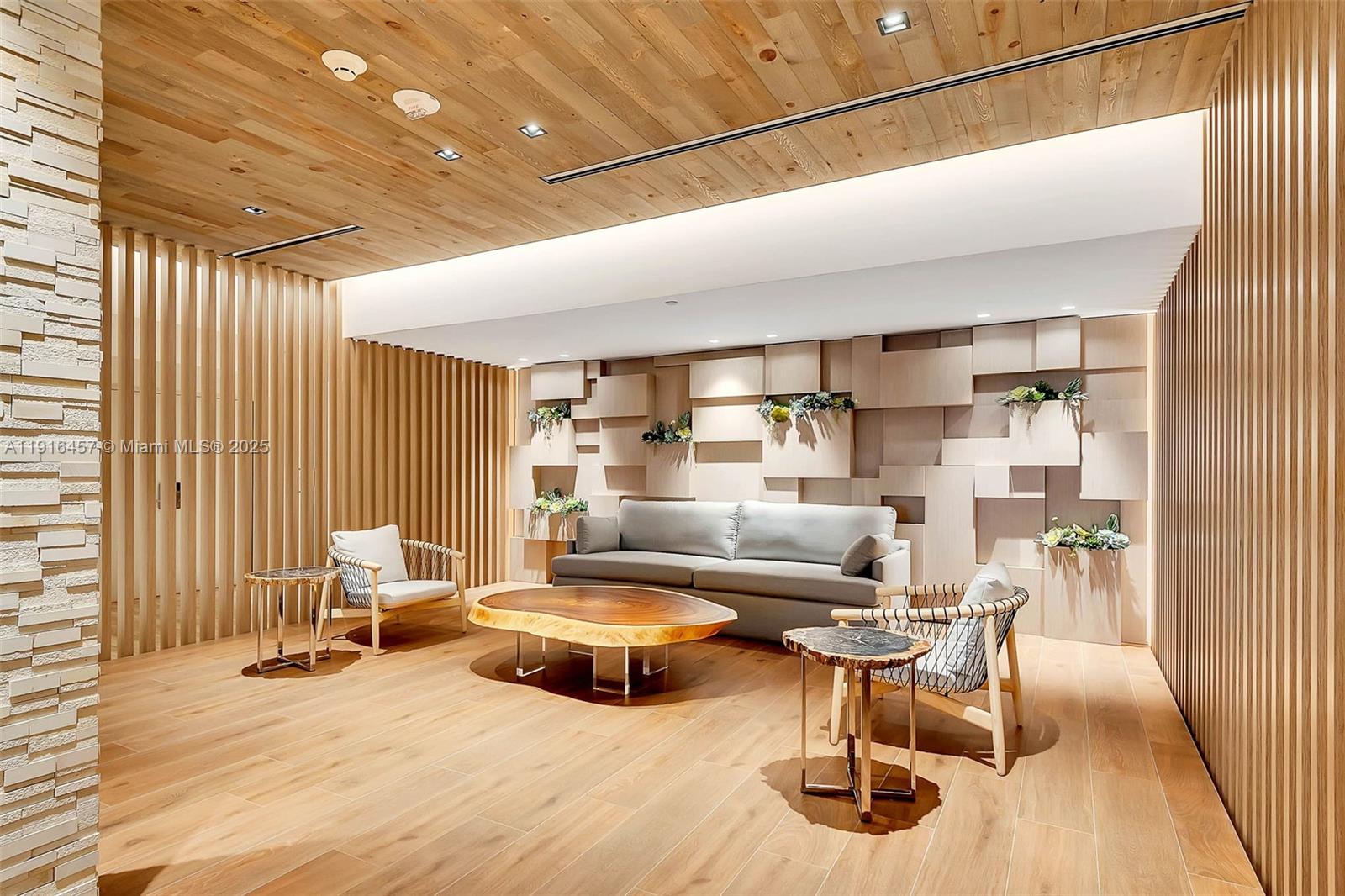 Roney Palace - Residential Lease