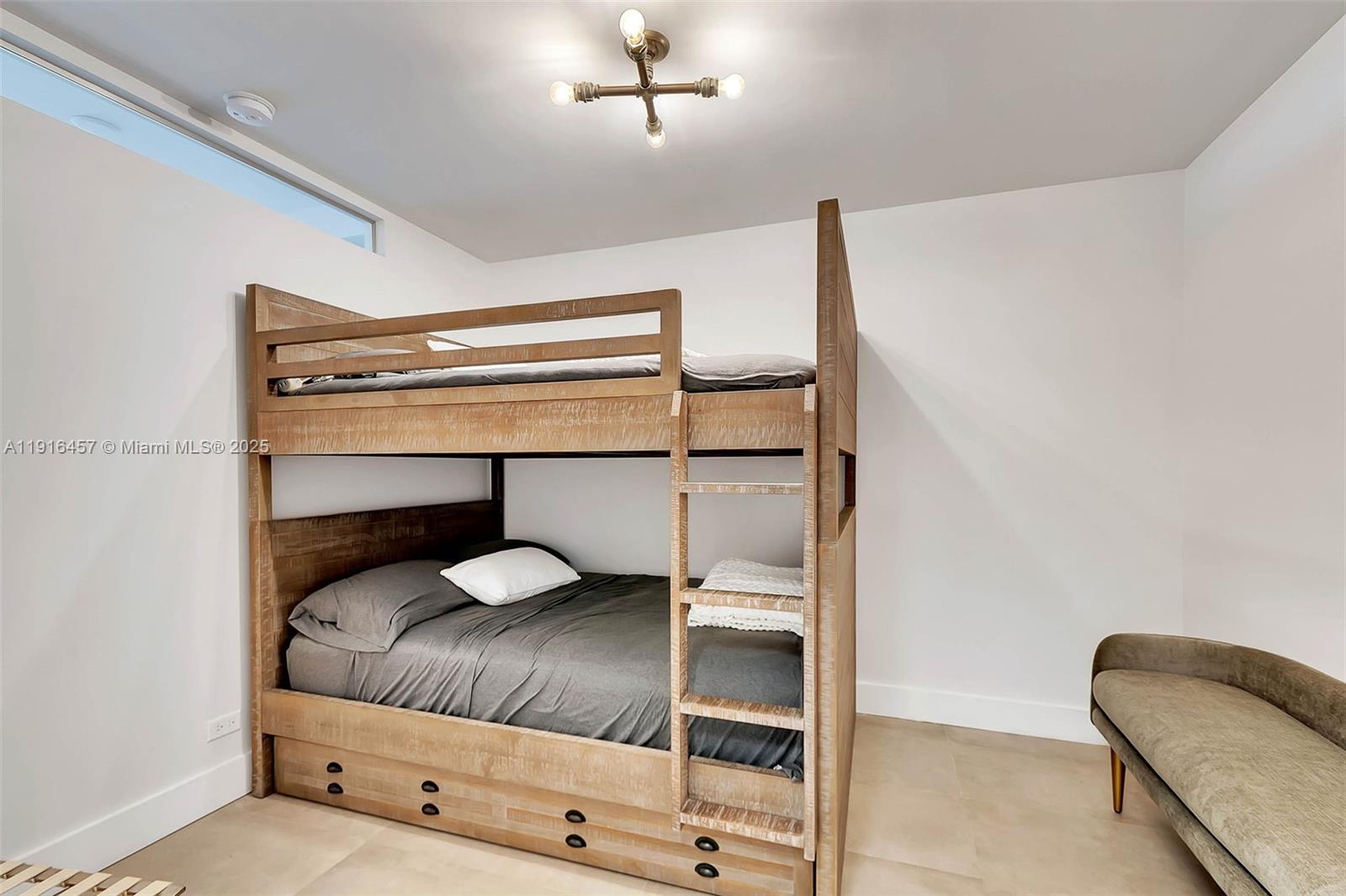 Roney Palace - Residential Lease