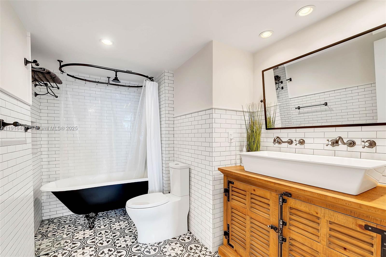 Roney Palace - Residential Lease