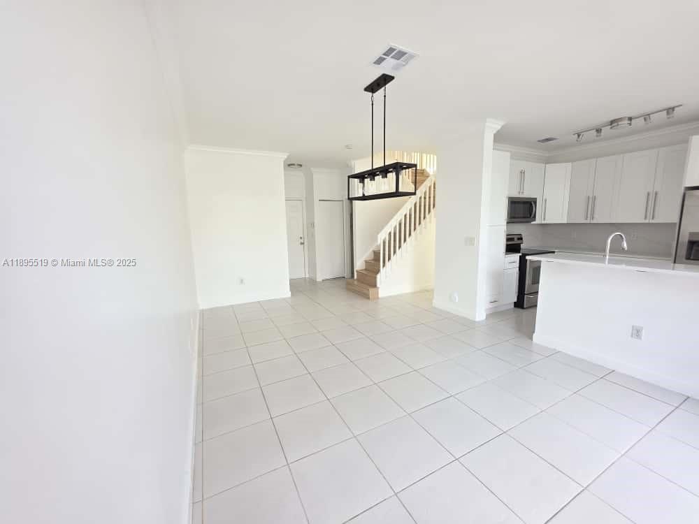 TOWNGATE - Residential Lease