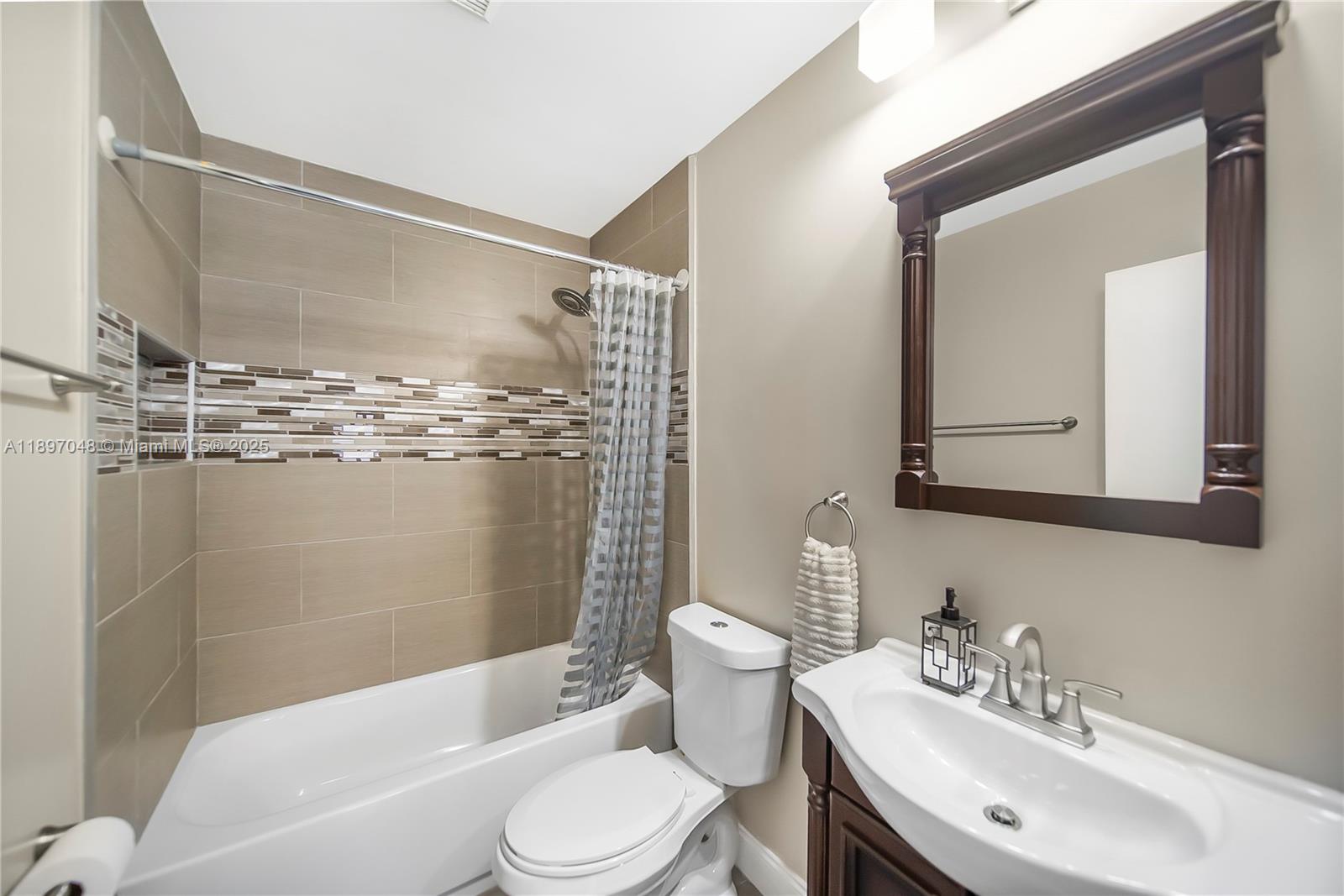 JACARANDA PARCEL 215 - Residential Lease