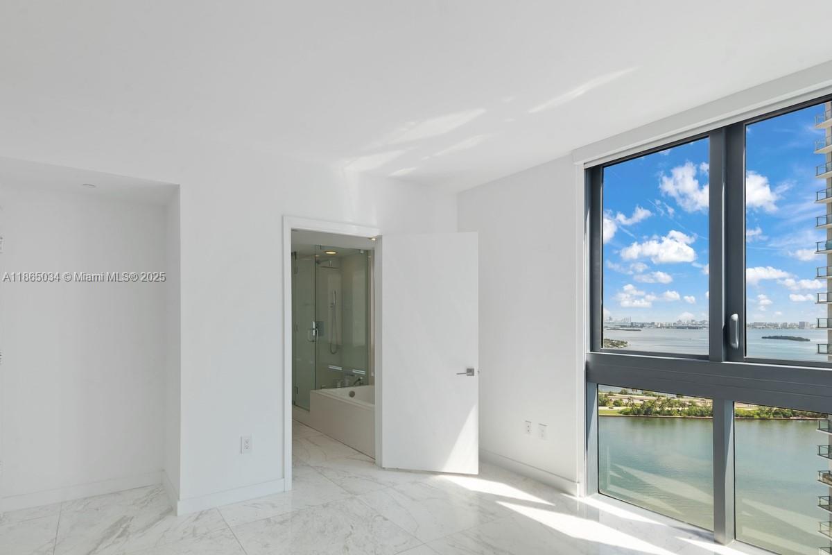 PARAISO BAY CONDO - Residential