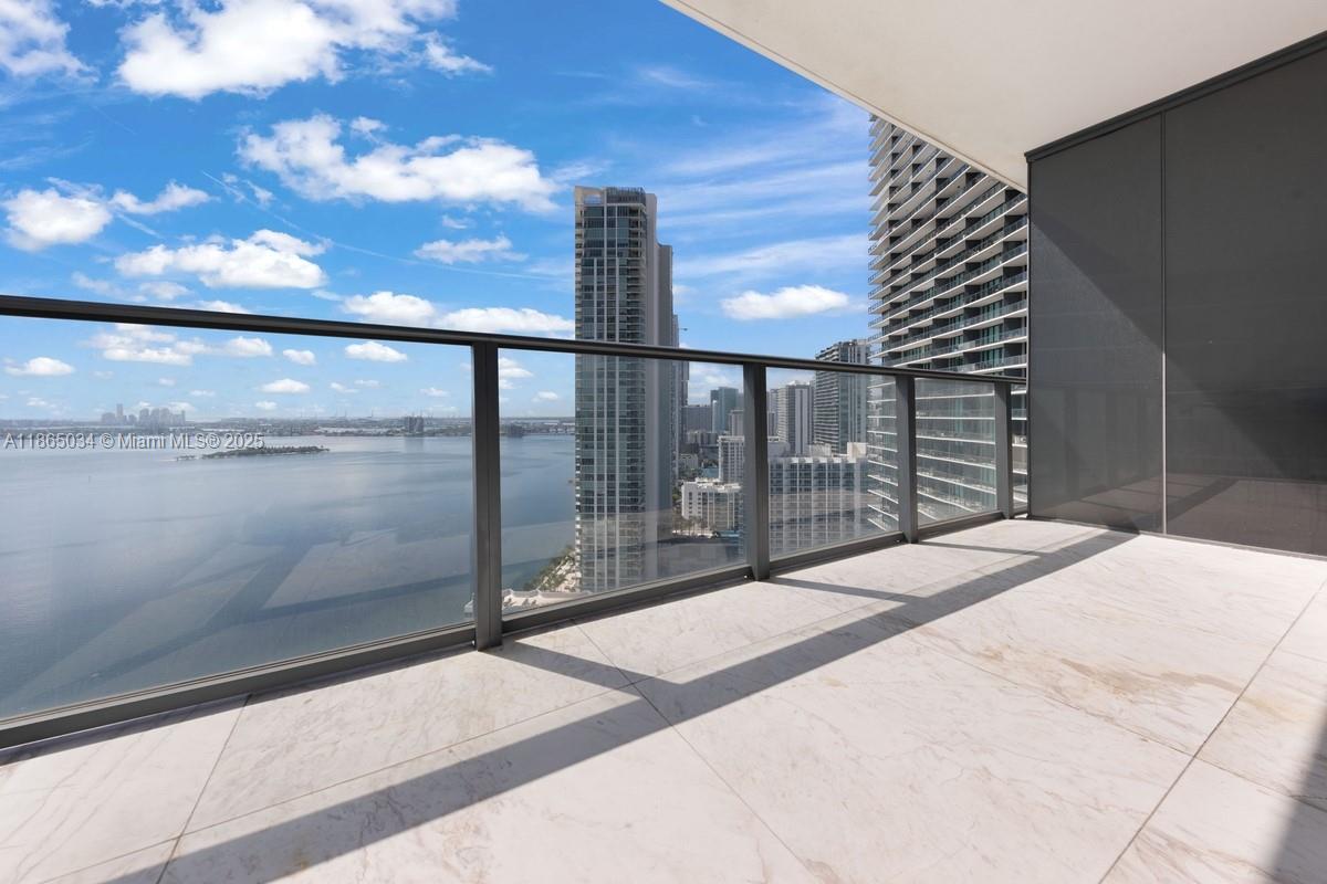 PARAISO BAY CONDO - Residential