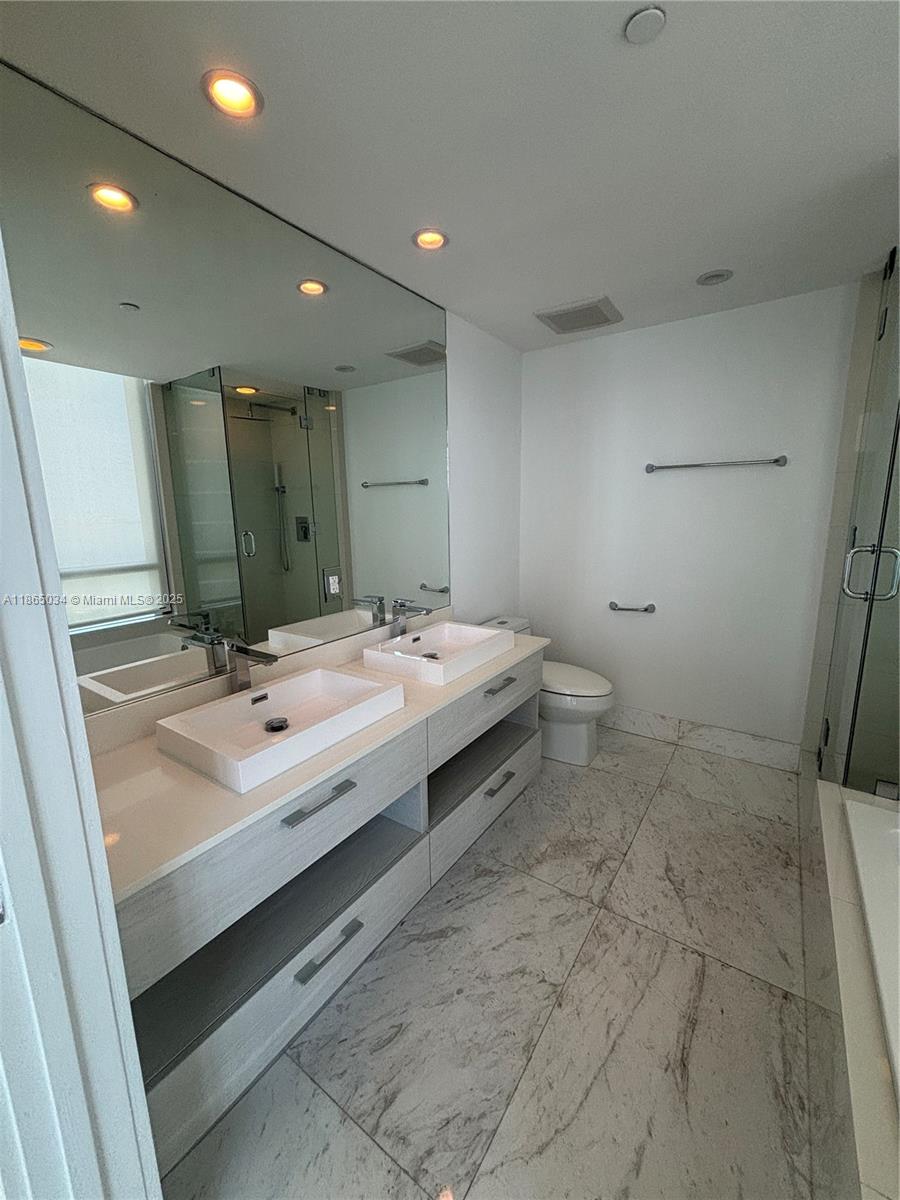 PARAISO BAY CONDO - Residential