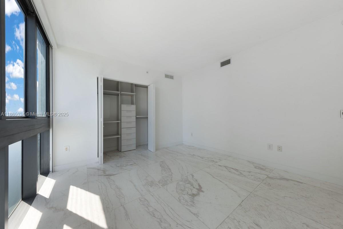 PARAISO BAY CONDO - Residential