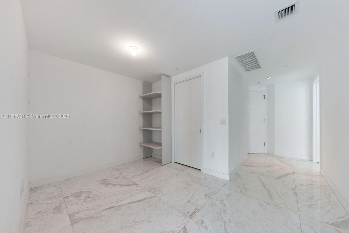 PARAISO BAY CONDO - Residential