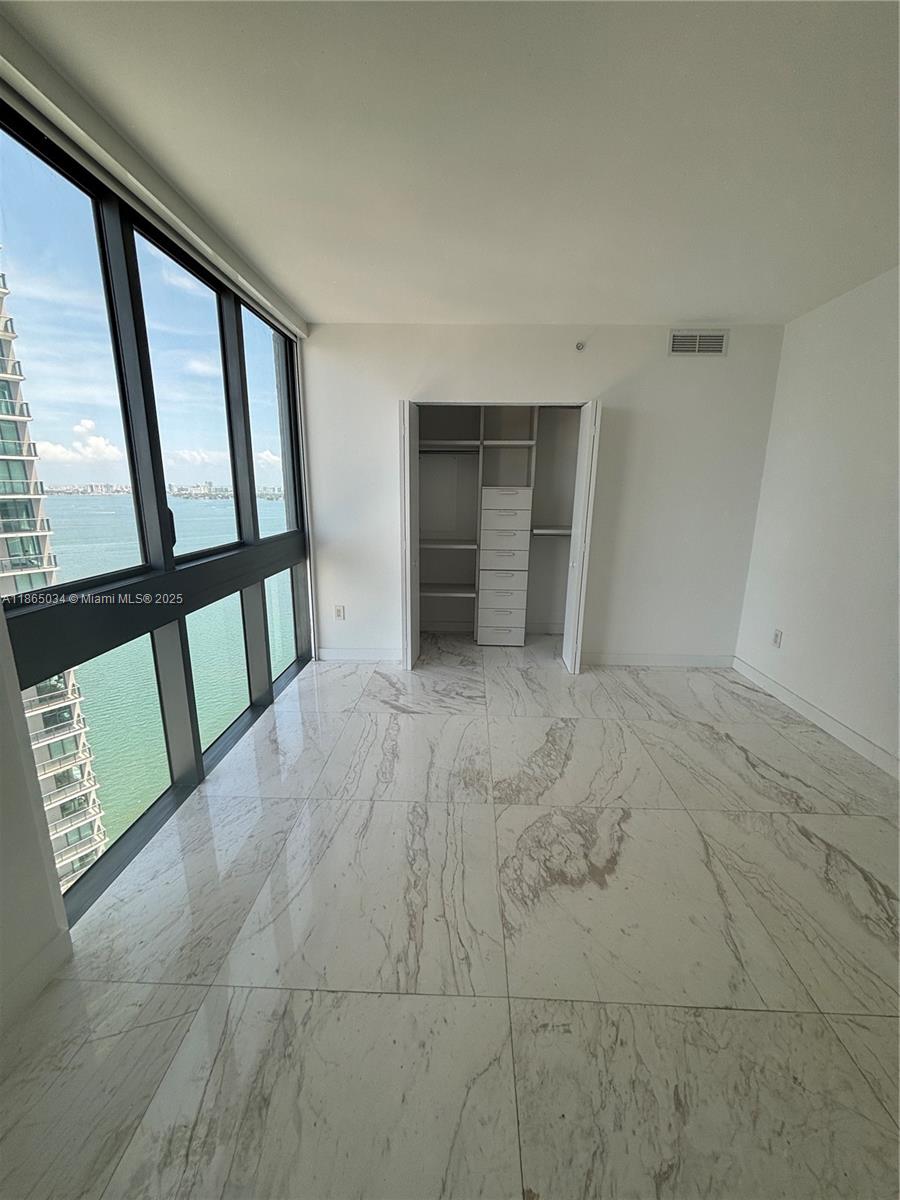 PARAISO BAY CONDO - Residential