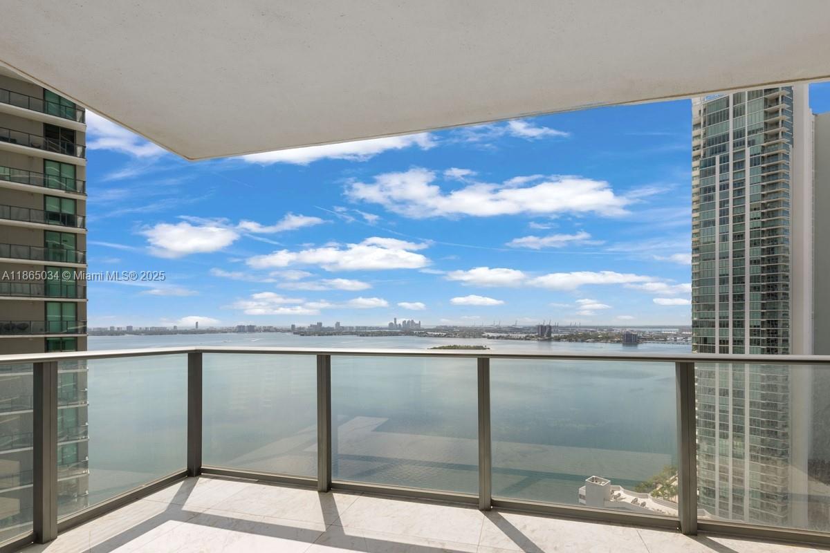 PARAISO BAY CONDO - Residential