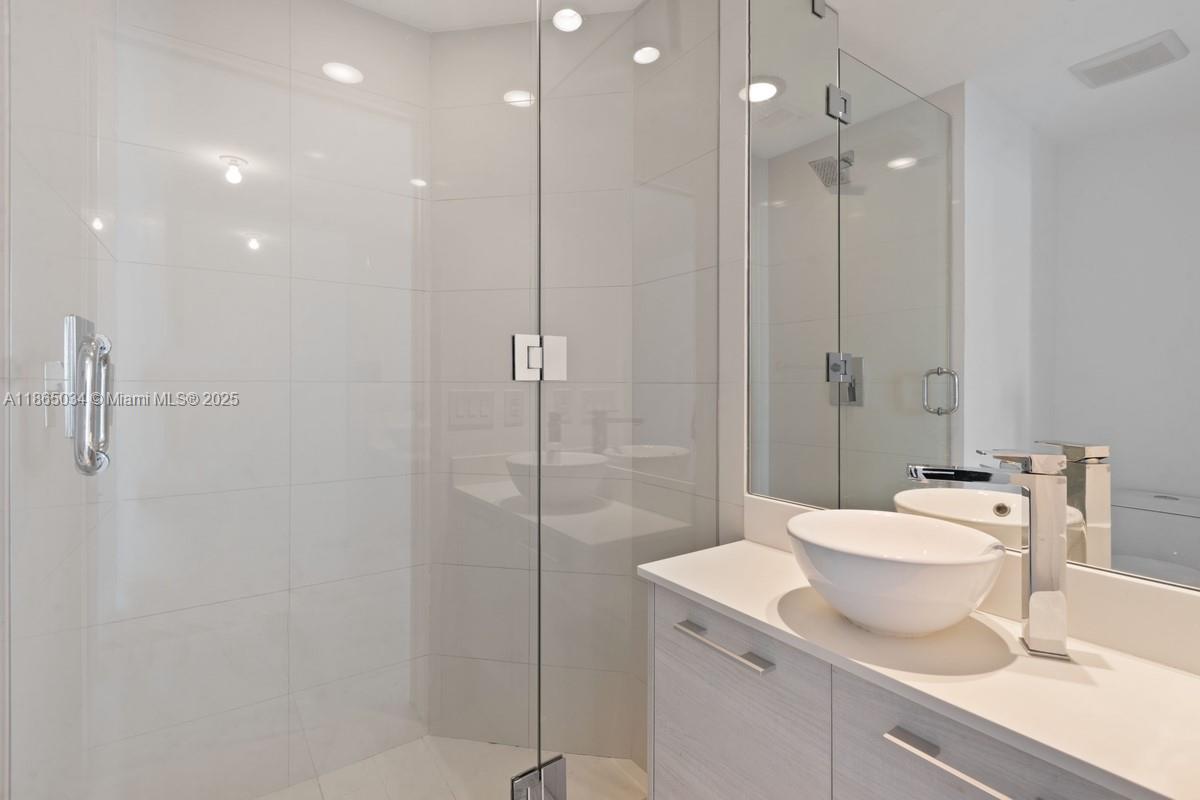 PARAISO BAY CONDO - Residential