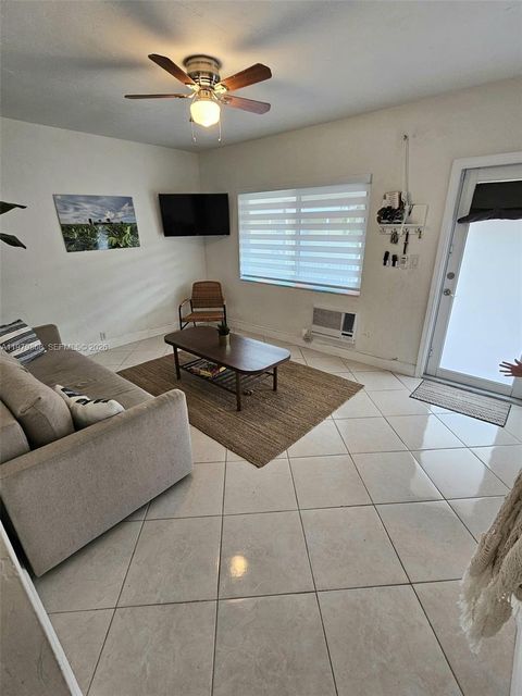 7400 Harding Ave 22 Miami Beach FL 33141