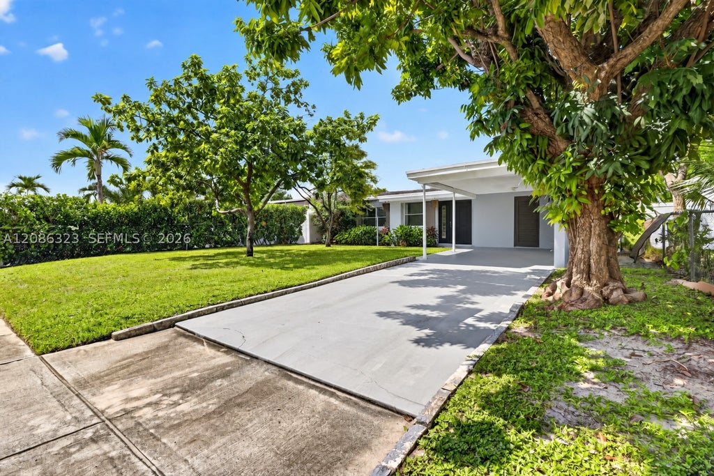 Photo of 5317 NE 5th Ave, Oakland Park, FL 33334 (MLS # A12086323)