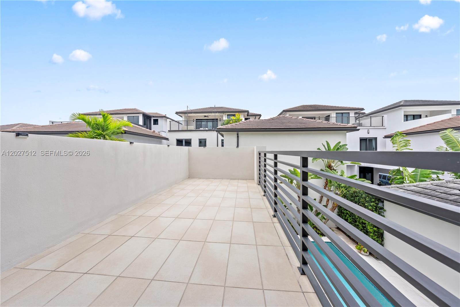 DOWNTOWN DORAL SOUTH PHAS - Residential