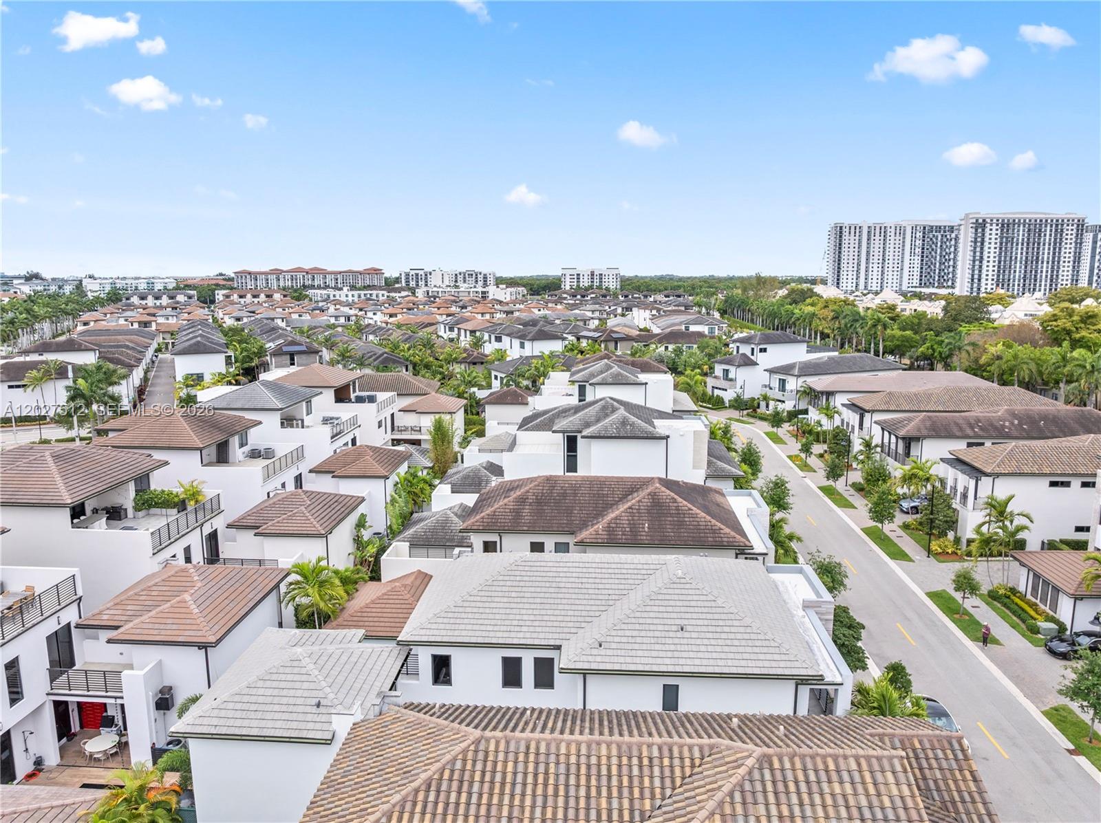 DOWNTOWN DORAL SOUTH PHAS - Residential