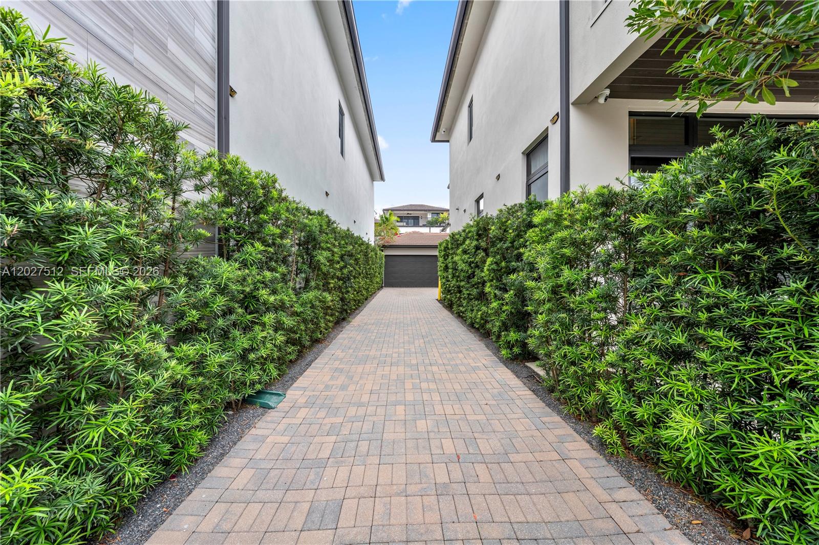 DOWNTOWN DORAL SOUTH PHAS - Residential