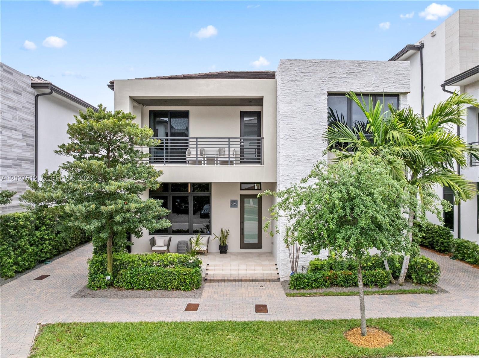 DOWNTOWN DORAL SOUTH PHAS - Residential