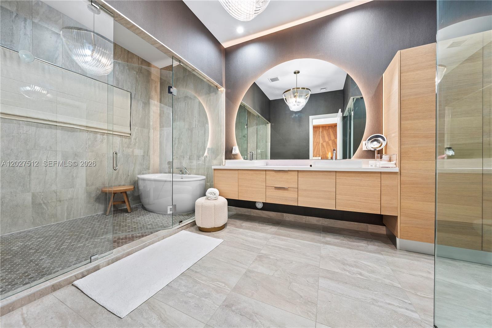 DOWNTOWN DORAL SOUTH PHAS - Residential